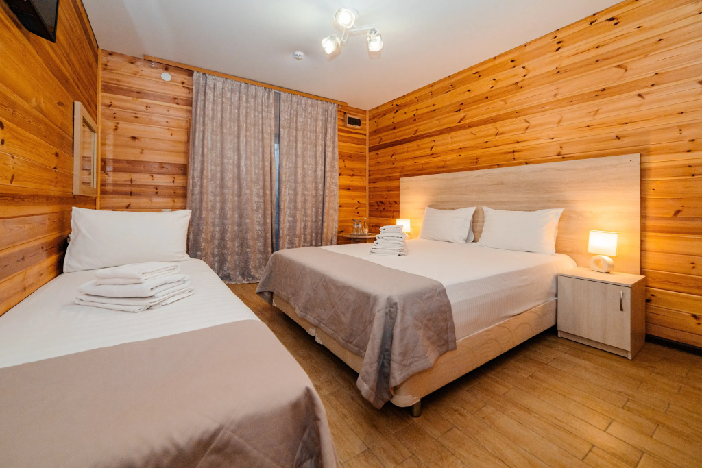 Standard Triple room with courtyard view