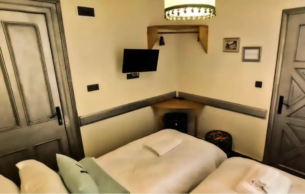 Standard Double room (full double bed)