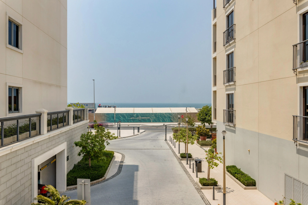 Globalstay La Cote 5 near Private Beach Dubai Apartments