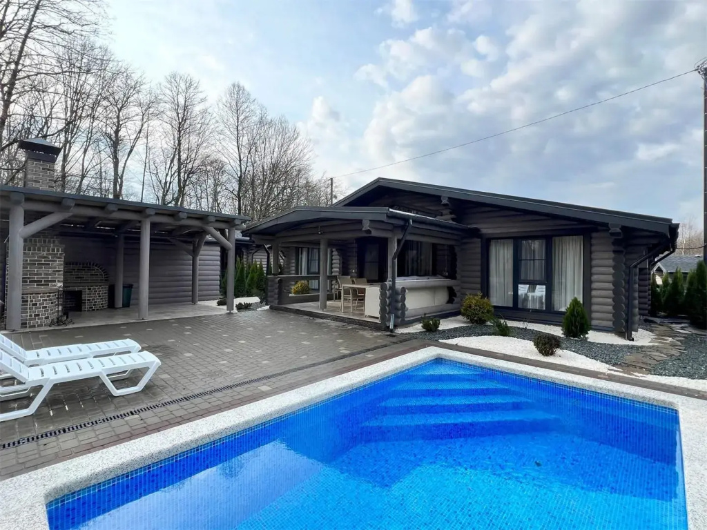 Fox's VIP House