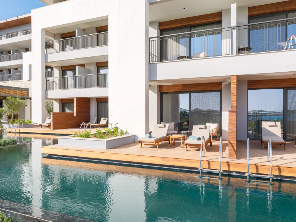 Deluxe Swim-Up Sea Side (Community Zone) room