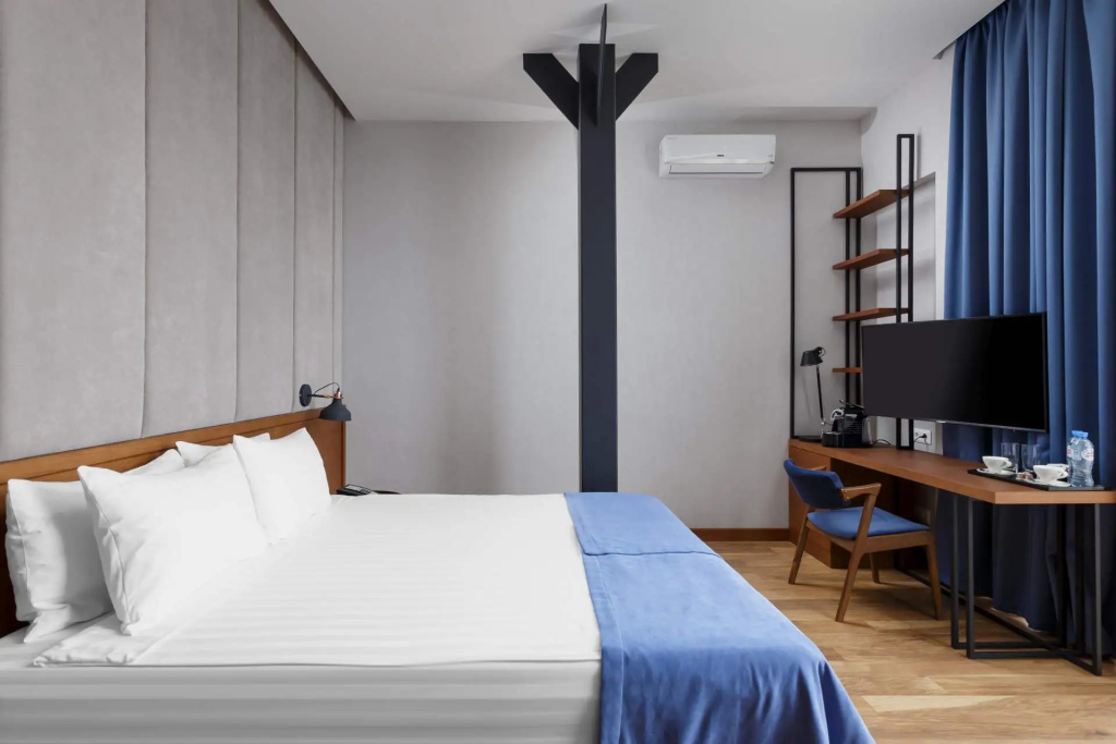 Polet Chaiki Hotel Room Type - Superior Double room with partial sea view full double bed