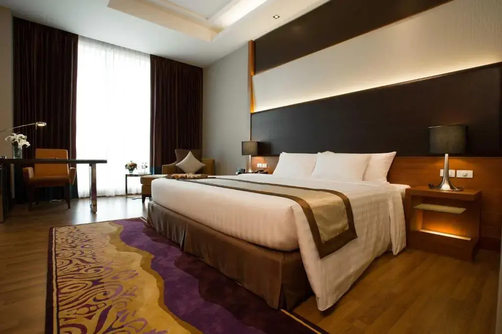 Отель Отель The Grand Fourwings Convention Hotel в Бангкоке