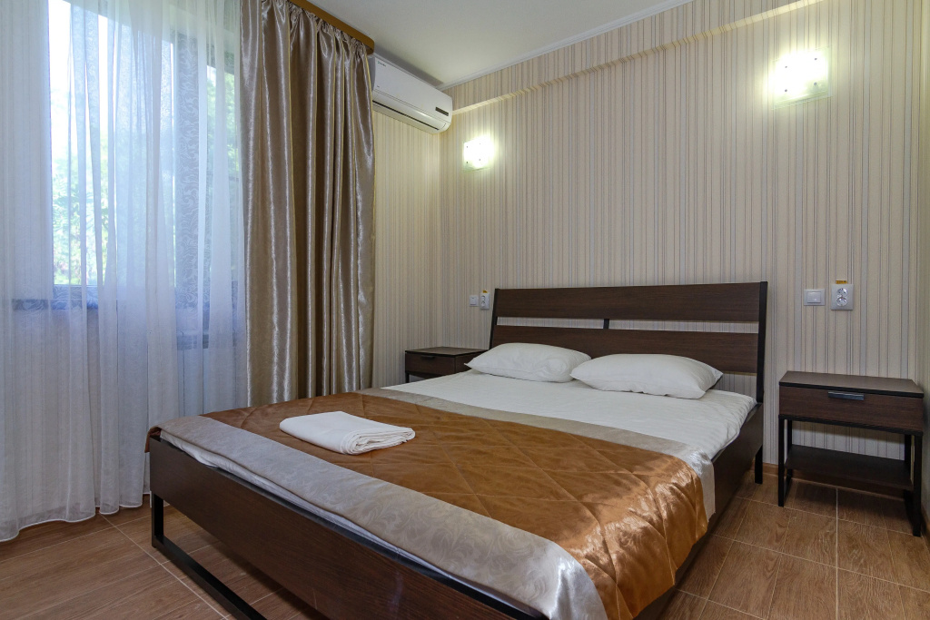Comfort Double room with courtyard view (full double bed)