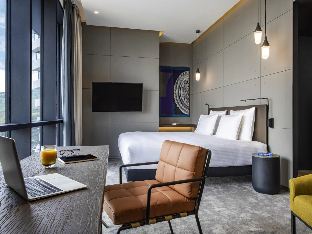 Executive Double room with city view (full double bed)