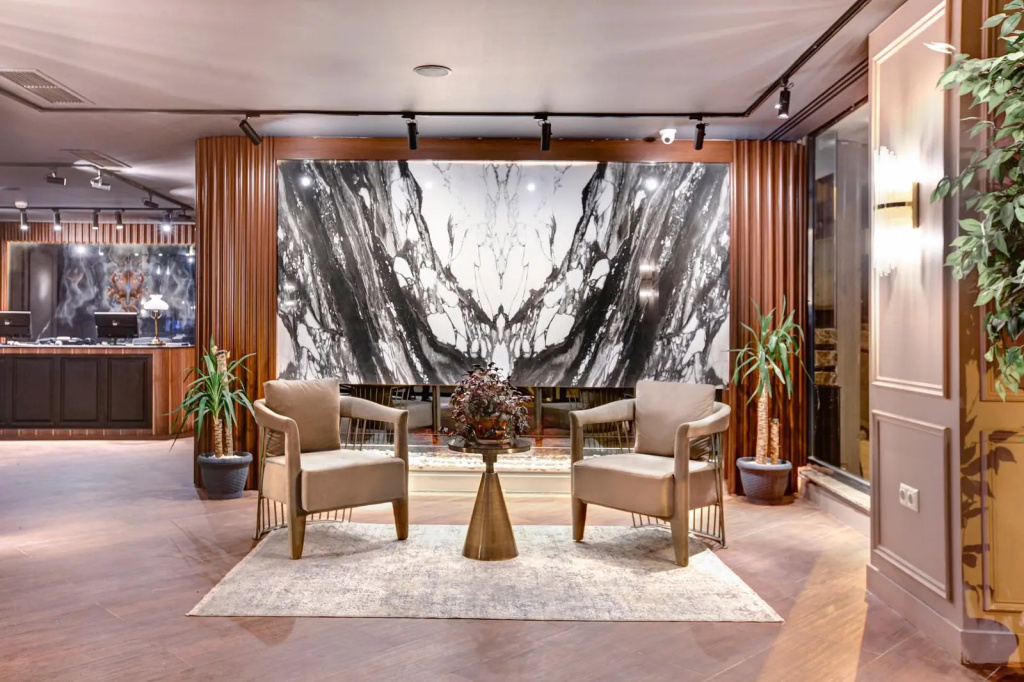 Lobby & Reception