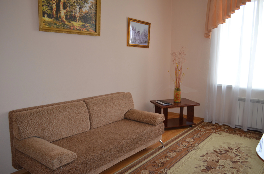 2 Bedrooms Triple Family room