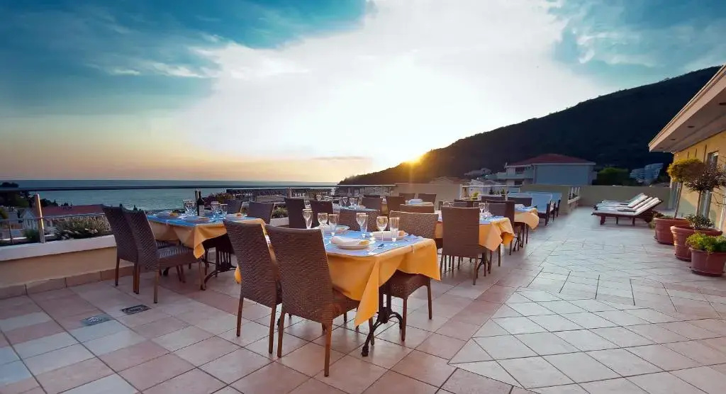 WGrand Hotel