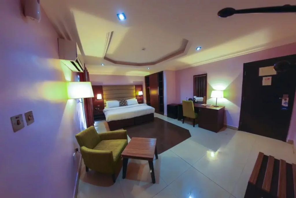 Executive room with balcony and with city view