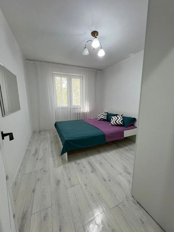 Svetlaya Prostornaya Dvukhkomnatnaya Flat