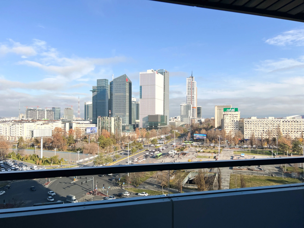 Dizaynerskaya Studiya S Vidom Na Tashkent Siti Apartments