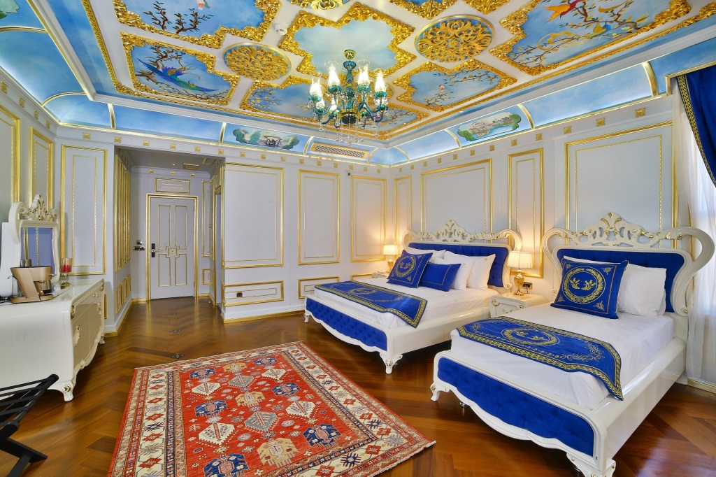 Трёхместный люкс Mansion в Отель Seven Hills Palace