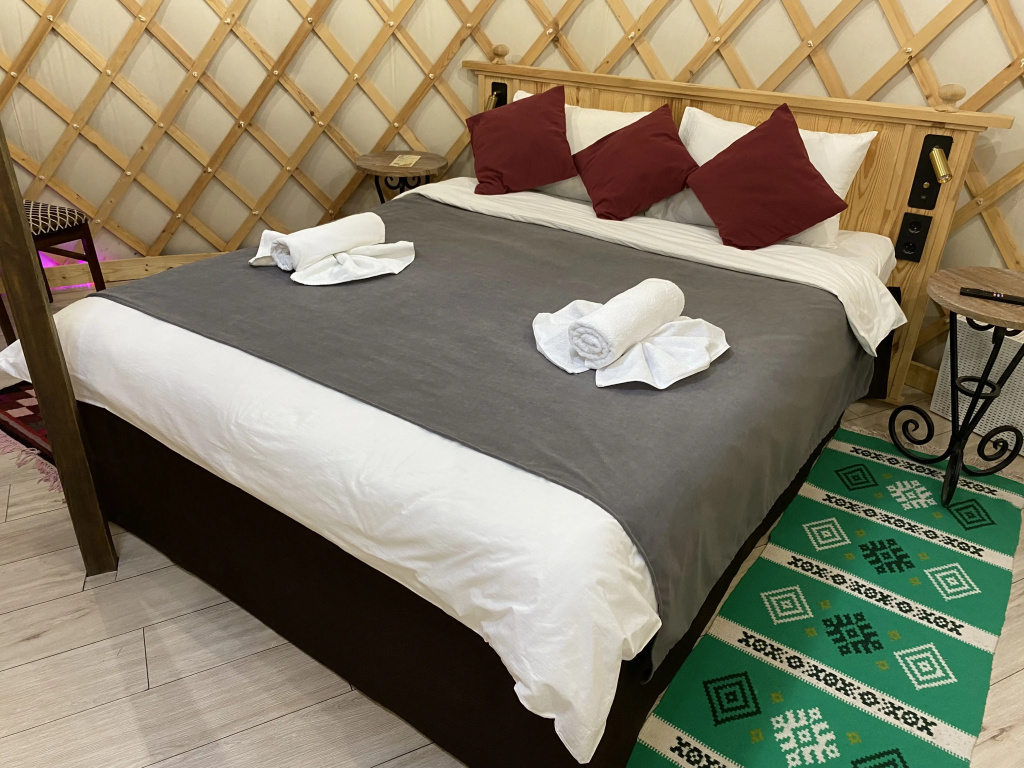 Double Chalet with view (full double bed)