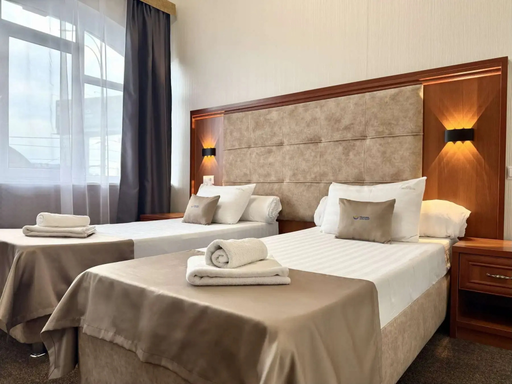 Bridge  Hotel Room Type - Standard Double room twin beds