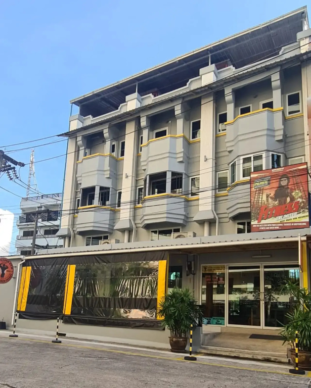 Suites & Gym Karon Apartments