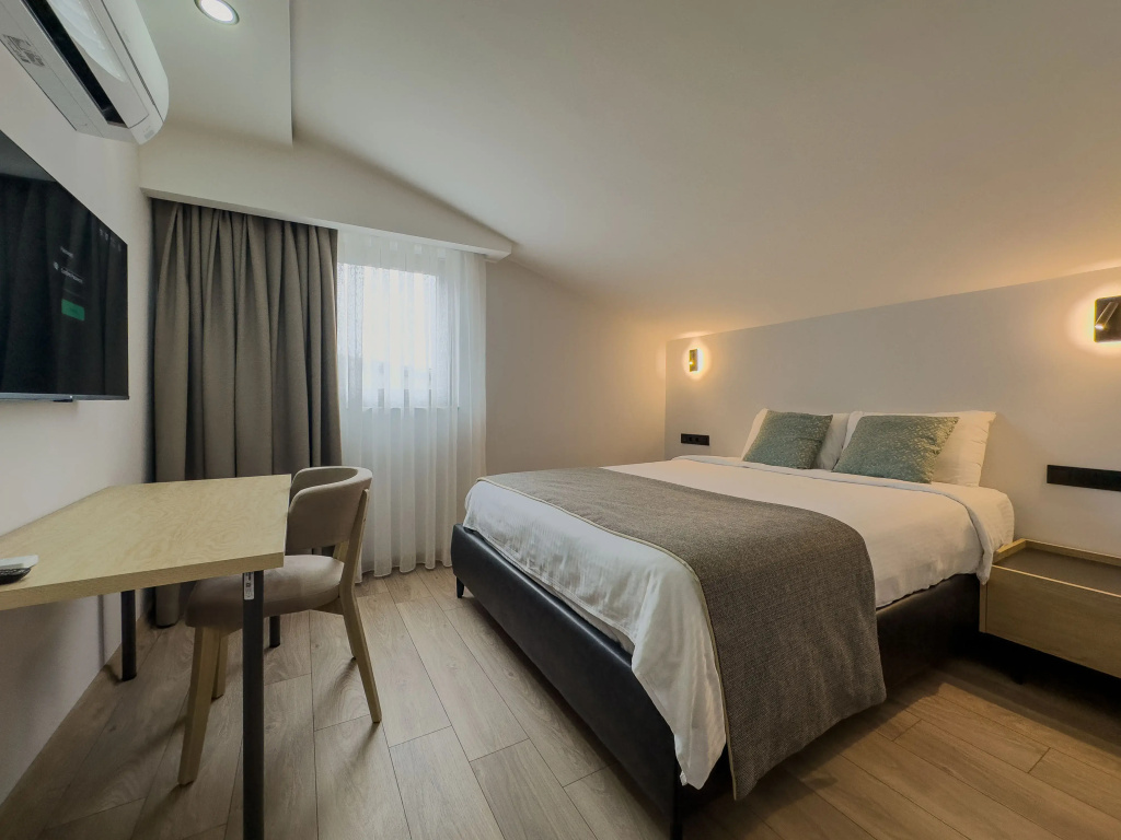 Standard room with balcony and with city view