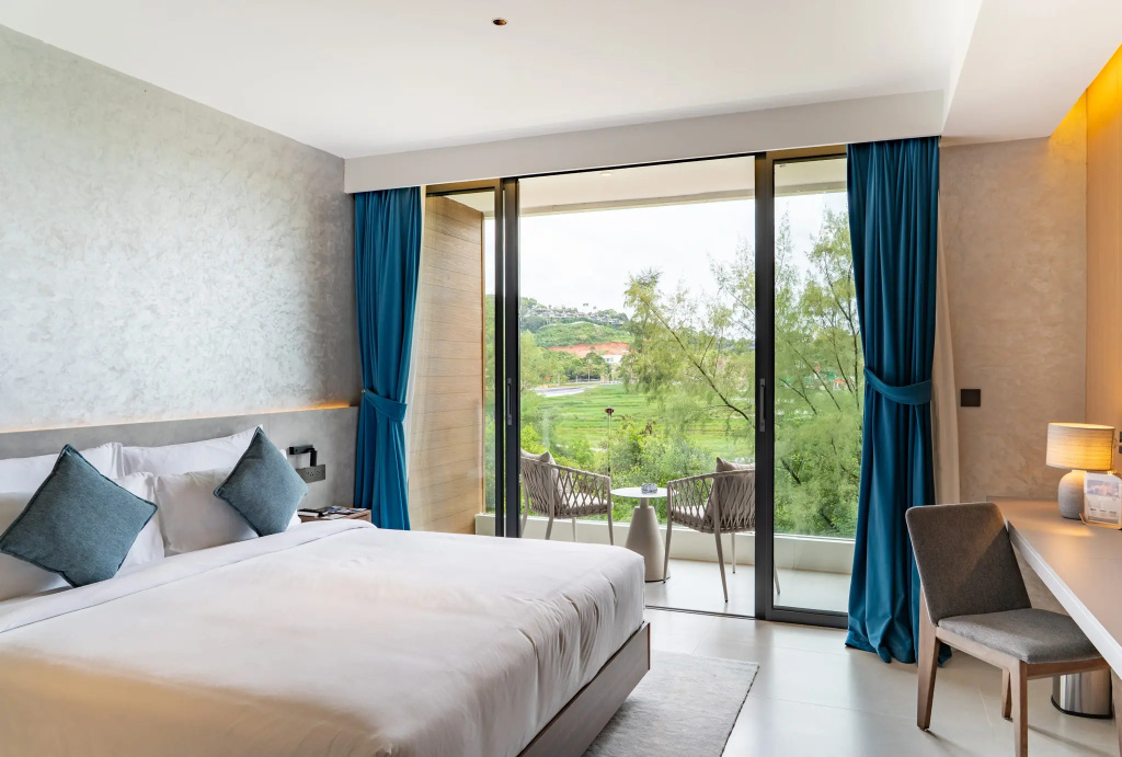 Deluxe Double room with balcony and with garden view (full double bed)