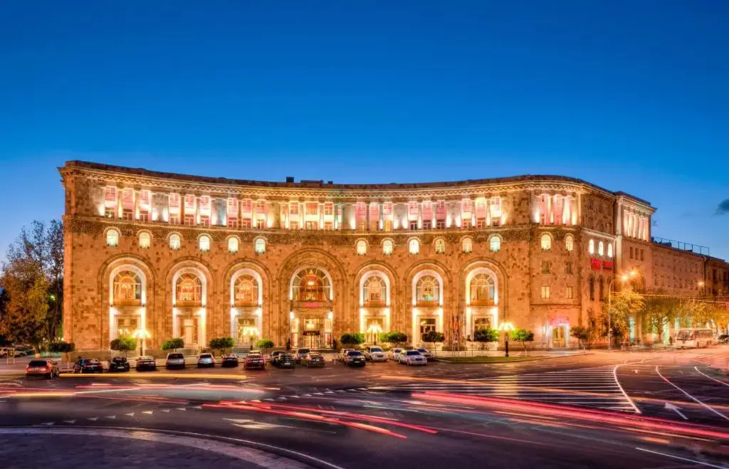 Отель Armenia Marriott Hotel Yerevan — фото