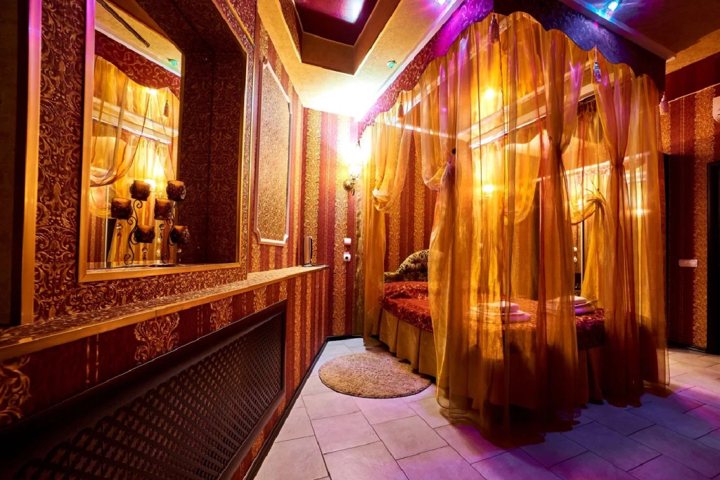 Korona Hotel Room Type - Classic Suite with city view