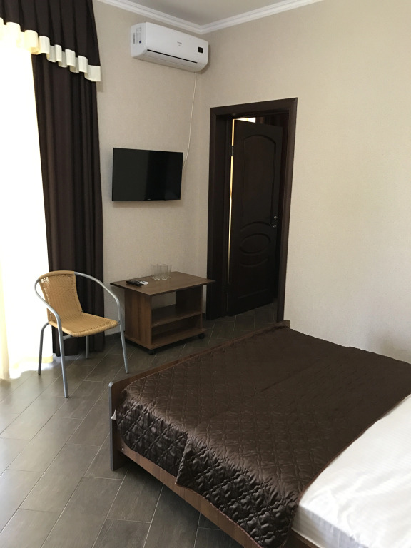 Четырёхместный люкс с 2 комнатами с балконом в Звезда