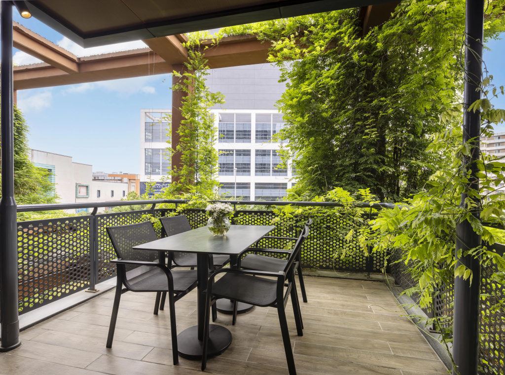 3 Bedrooms Deluxe Apartment with balcony