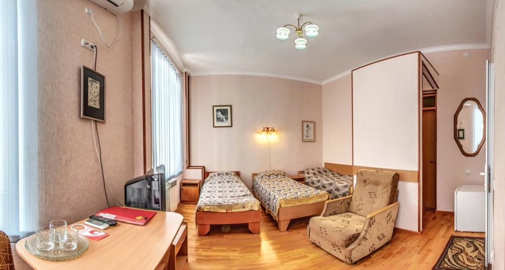 Standard Triple room with city view