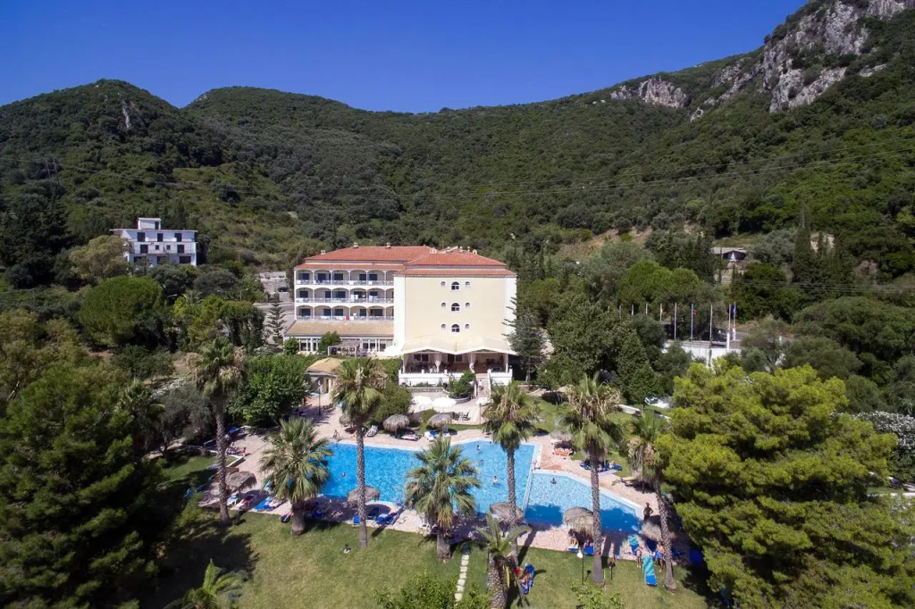 Standard Double room with balcony and with partial sea view (full double bed)