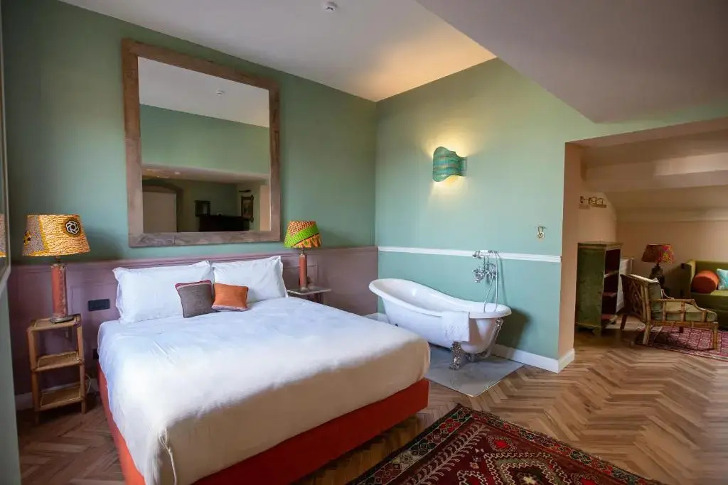 Double Suite (full double bed)