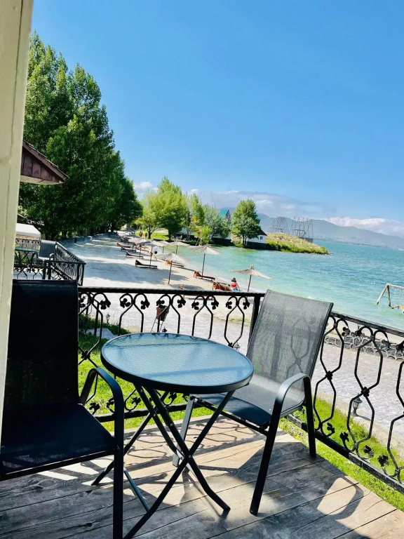 2 Bedrooms Quadruple Cottage with lake view