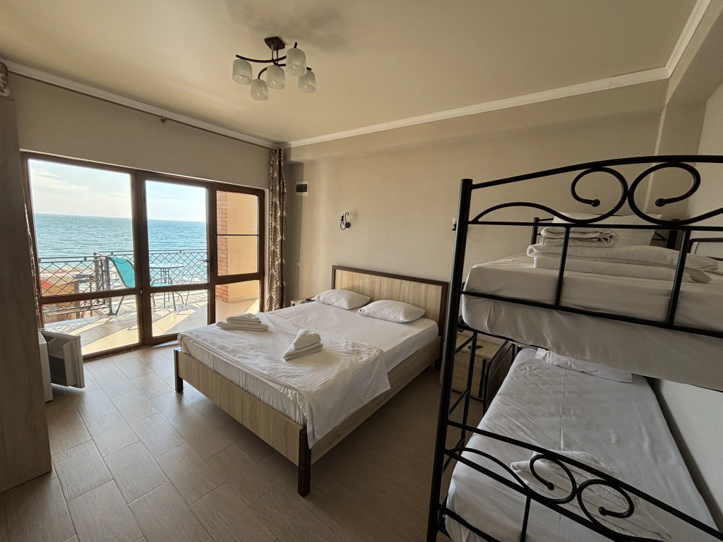 Четырёхместный номер Standard с видом на море в Мини-отель Leon Beach Hotel
