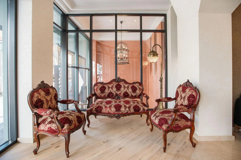 Lobby & Reception