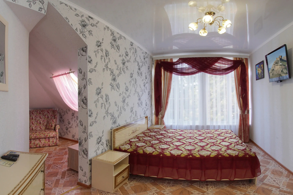 Triple Family Attic Junior Suite