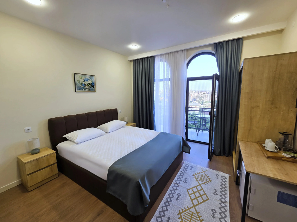 Standard Double room with balcony (full double bed)