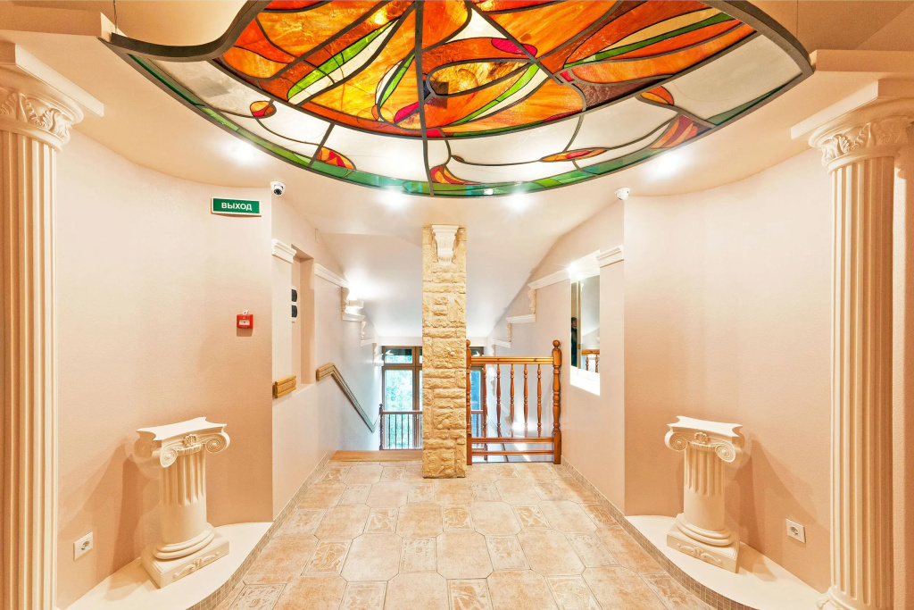 Lobby & Reception