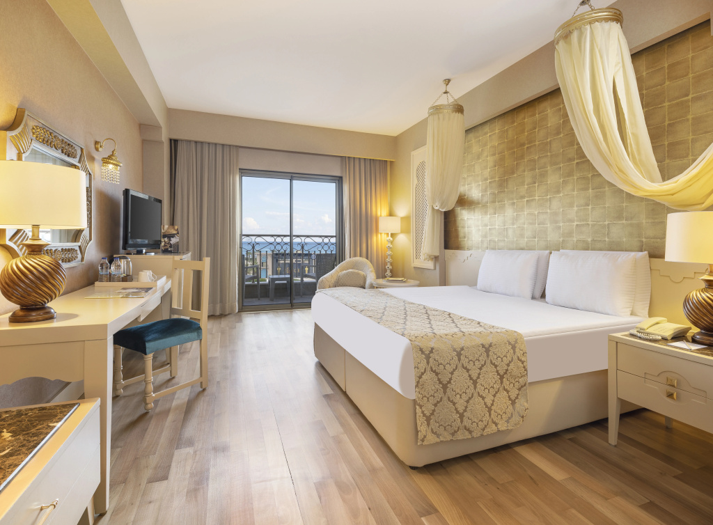 Standard room with balcony and with sea view