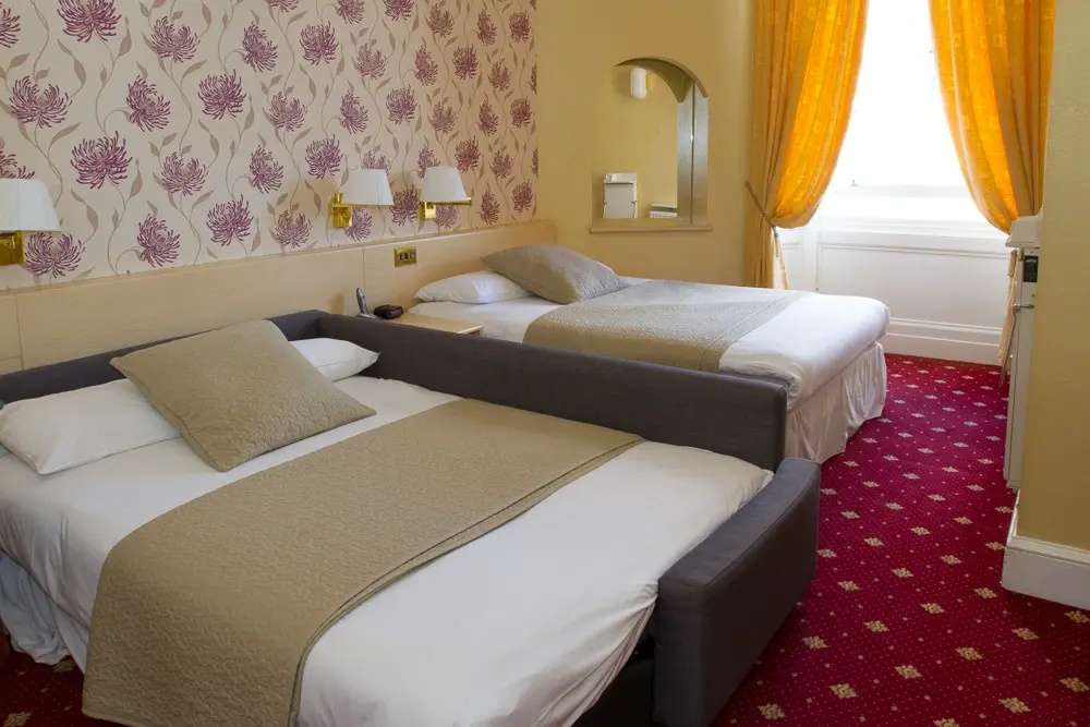 2 Bedrooms Standard Quadruple room with view