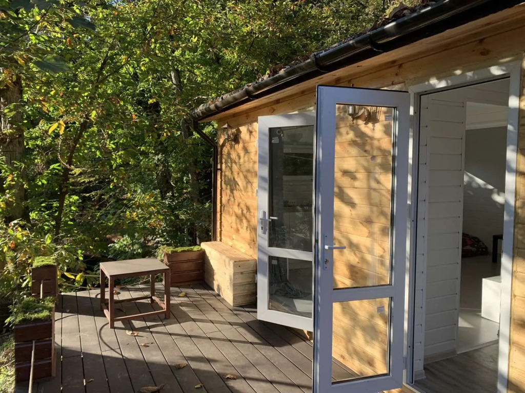 Эко домики в канаке. Шаудан архыз гостиничный комплекс. Гаруда глэмпинг. Архыз эко домики. Эко отель маяк веранда.