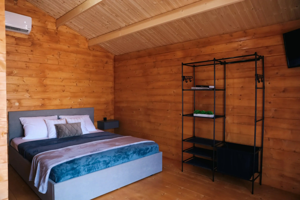 Double Cottage with balcony (full double bed)