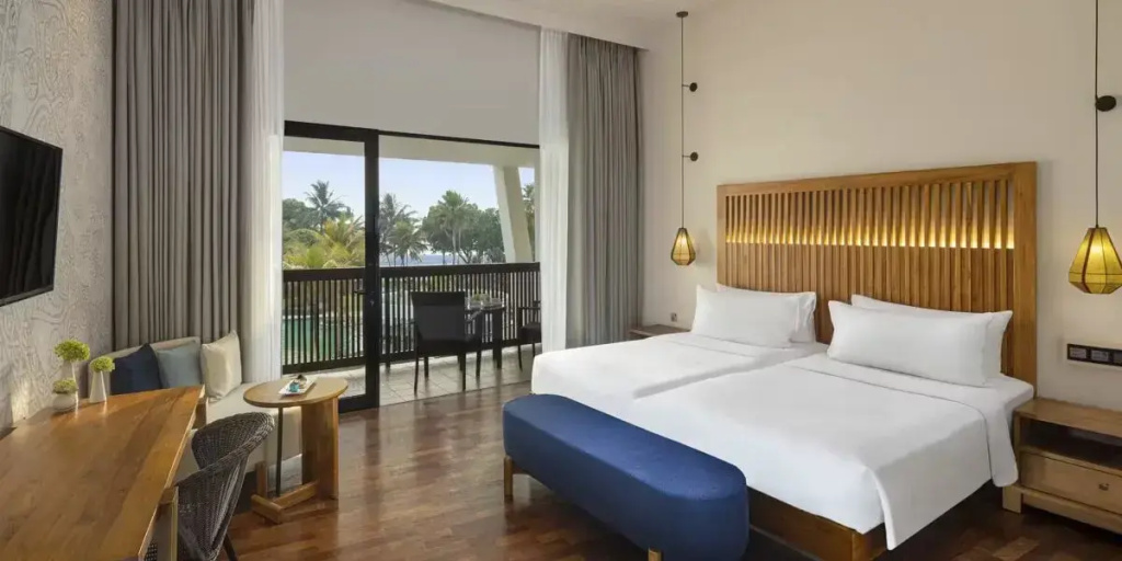 Superior Triple room with balcony and with partial sea view