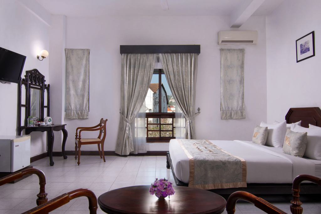 Superior Triple room with city view