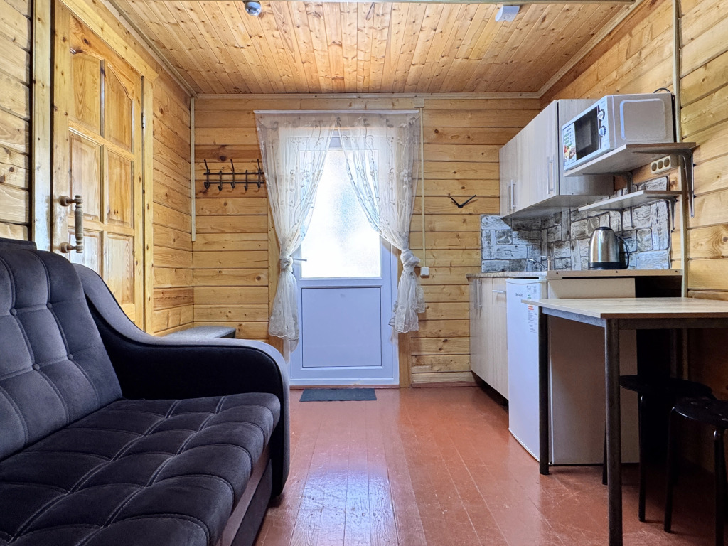 Коттедж с 3 комнатами с балконом и с видом на внутренний двор в Морская дача Арабеска