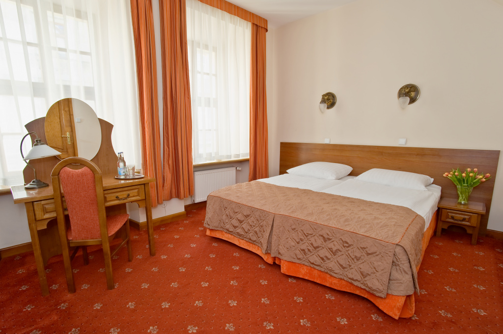 Twin room (twin beds)