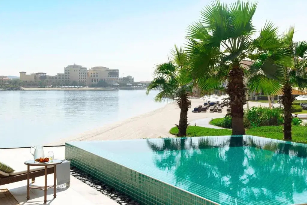 The Ritz-Carlton Abu Dhabi, Grand Canal Hotel - Général