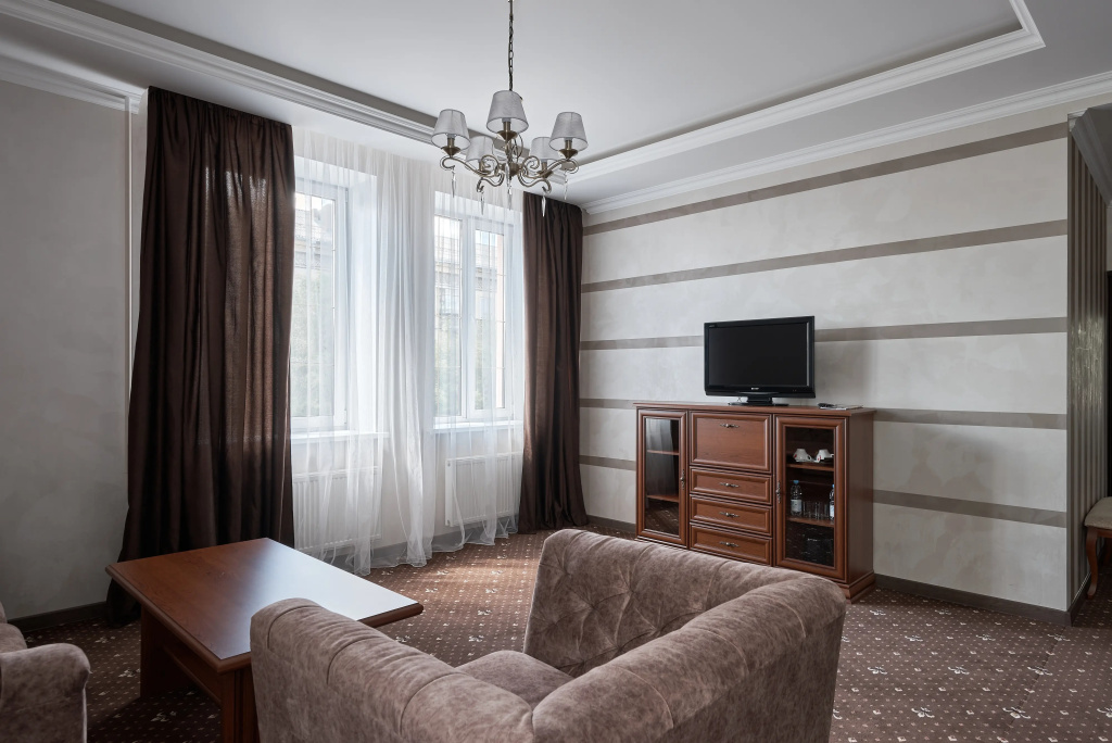 Korona Hotel Room Type - Comfort Upgraded Category Double Suite with city view full double bed