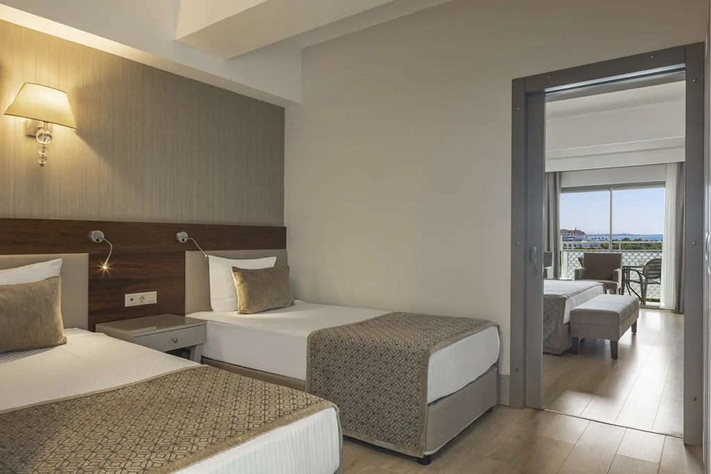 Family Quadruple room with balcony and with sea view