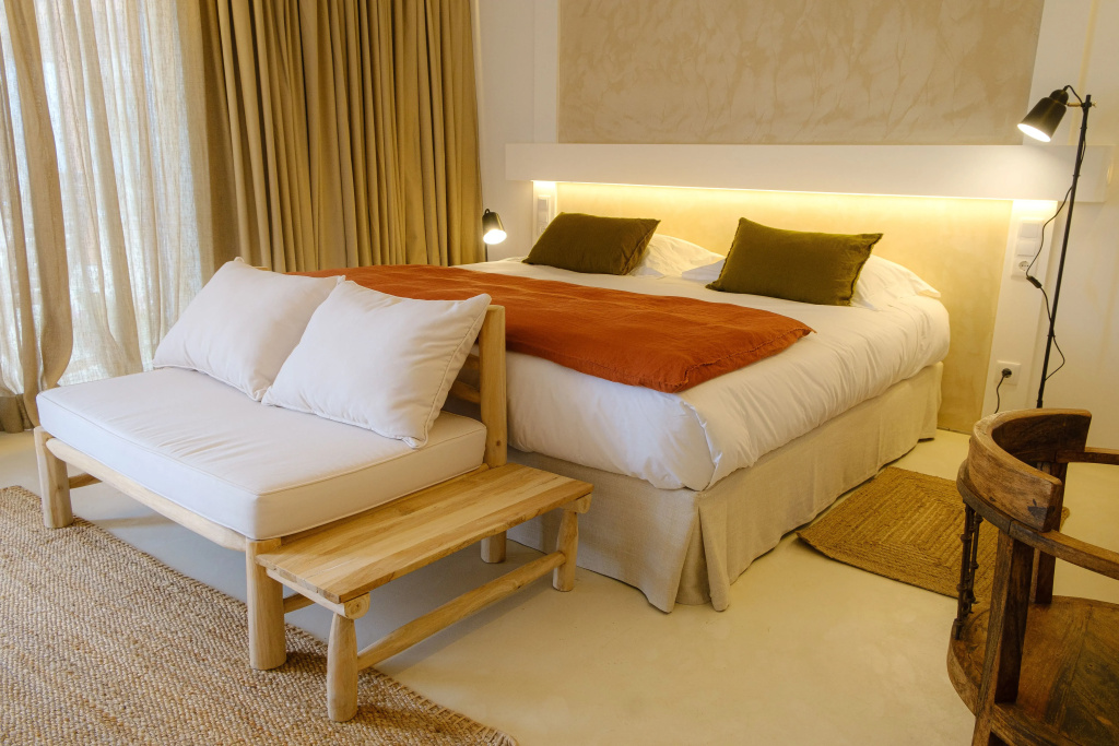 Deluxe room with pool view