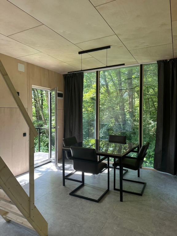 Коттедж с балконом и с красивым видом из окна в Koban Spa Resort