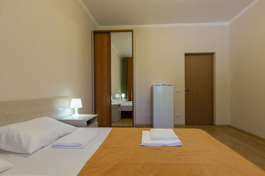 Двухместный номер с балконом двуспальная кровать в Ника