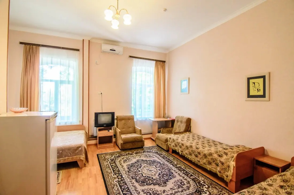 Standard Quadruple room with city view