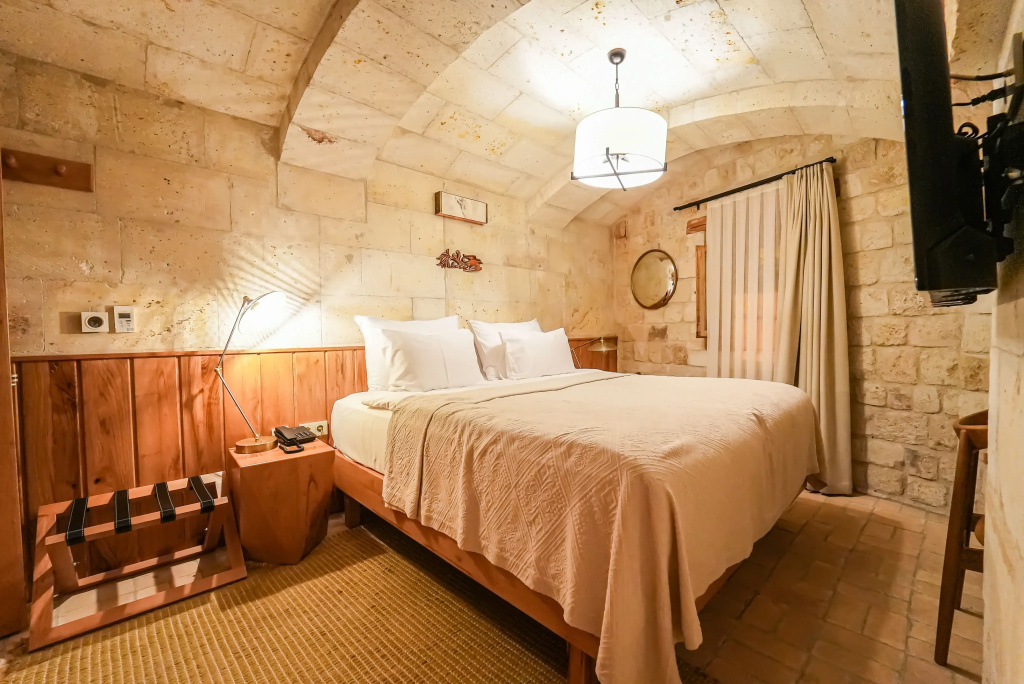 Mansion Stone Double room (full double bed)